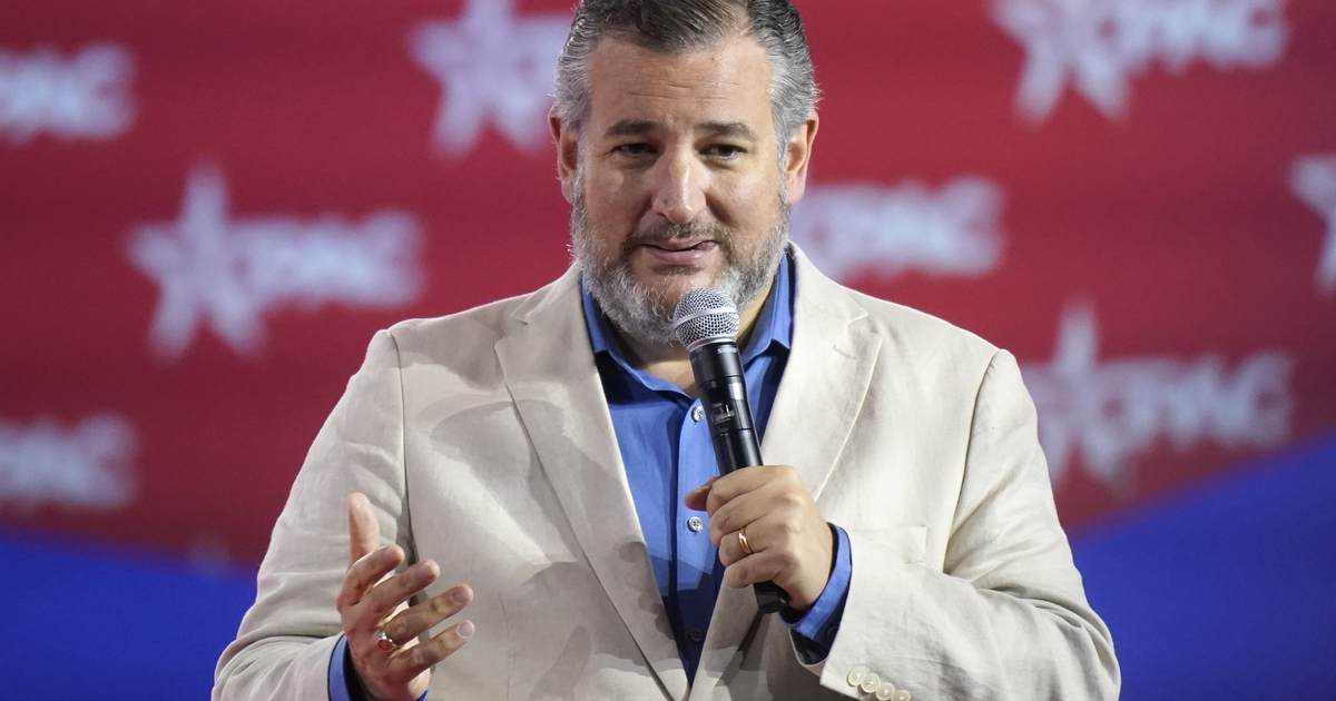 Ted Cruz Suggests 3 Locations for Abbott and DeSantis to Deposit Illegal Aliens - Vimarsana News