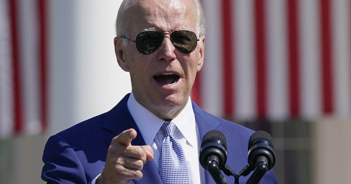 Biden Commits a Big Self-Own When It Comes to Maxine Waters - Vimarsana News