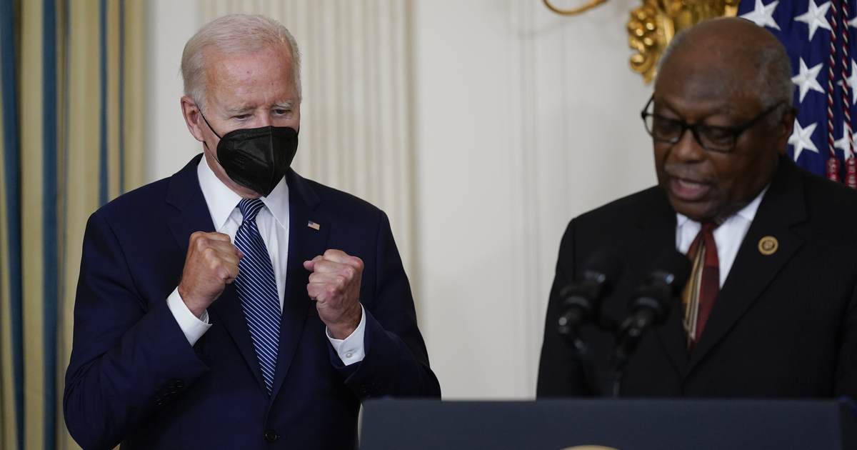 Black Voters Fleeing Democrat Plantation, Biden Regime Getting Desperate - Vimarsana News