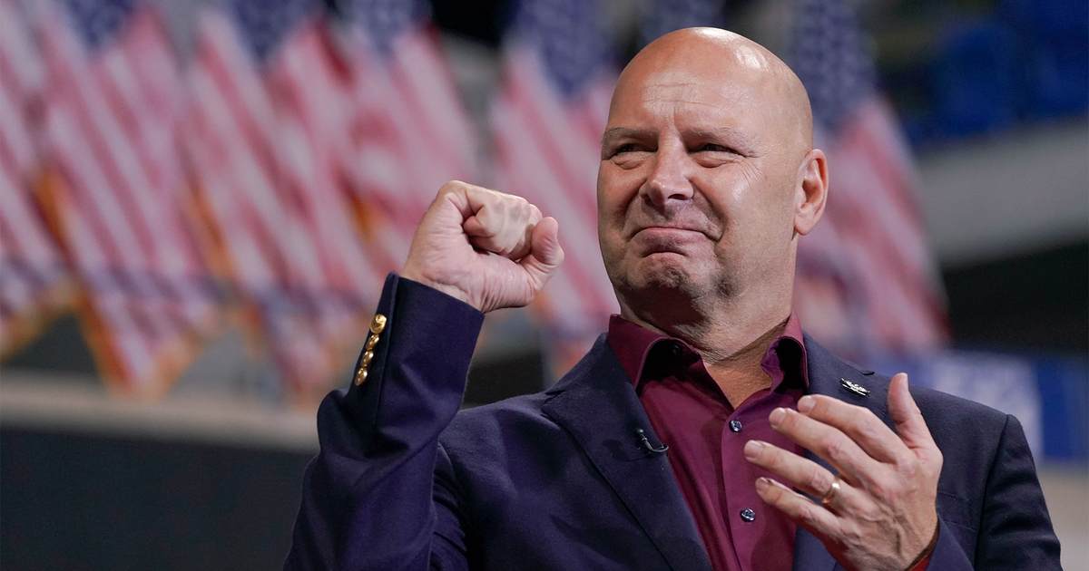 That time a Democrat lawyer accused praying Christians of doing a Nazi salute - Vimarsana News
