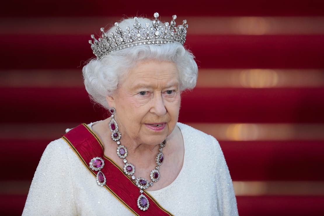 La reine Elizabeth a ordonné que la bannière étoilée soit jouée lors de la cérémonie de garde après le 11 septembre – –
