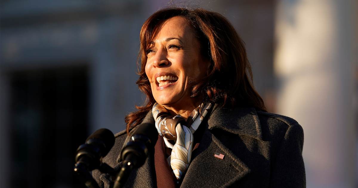 Watch: Kamala Harris Arrives Just in Time for Some Comic Relief - Vimarsana News