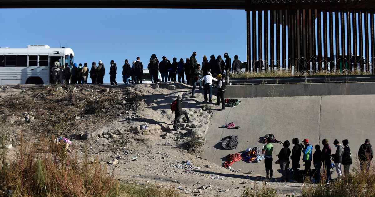 Denver mayor declares state of emergency over illegal migrant arrivals; NYC braces for more buses - Vimarsana News