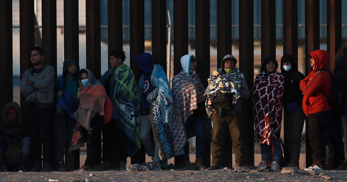 Border Wall Breaches Allow Large Groups of Illegal Immigrants to Pour Into Arizona - Vimarsana News