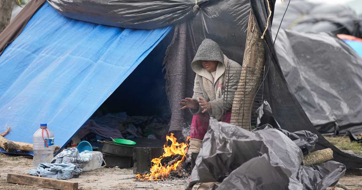 Chicago Neighbors Block Site of Migrant Tent Shelter - Vimarsana News