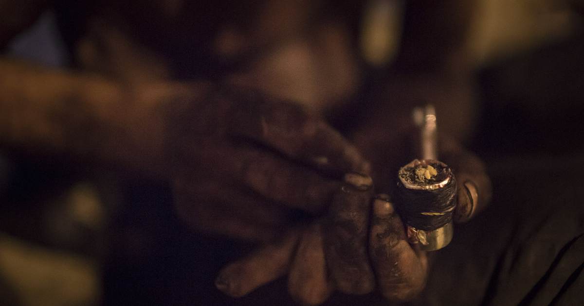 CrackPipeGate Just Got a Lot More Interesting—and Confusing - Vimarsana News
