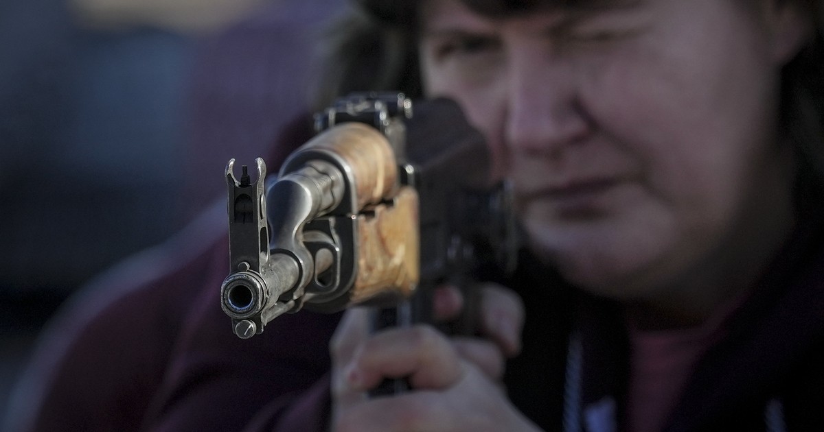 "This is an army of free people": A closer look at Ukraine's armed citizens - Vimarsana News