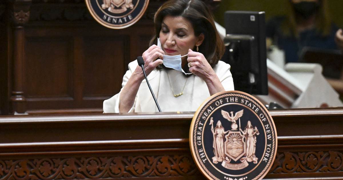NY Gov's mask mandate shot down at state Supreme Court - Vimarsana News