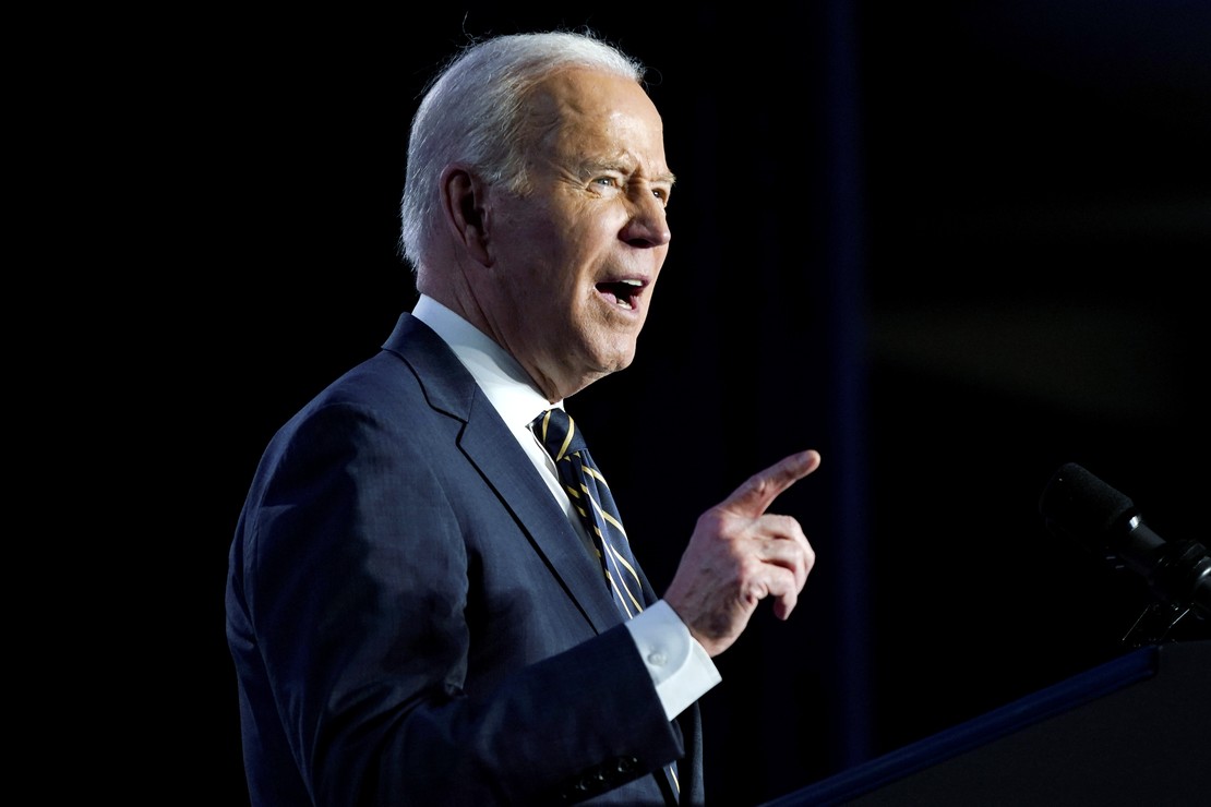 Biden atteint de nouveaux sommets avec le festival des mensonges lors du discours de remise des diplômes de la marine – News 24