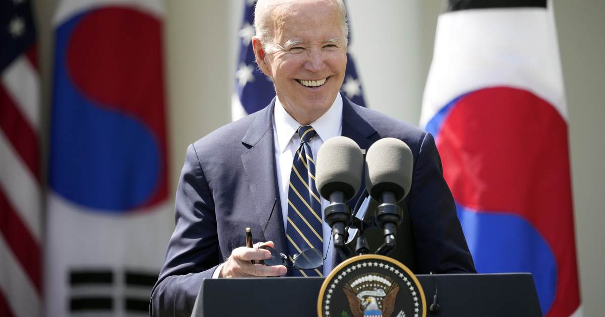 Biden Stumbles Trying to Crack Joke About DeSantis at White House Correspondents Dinner - Vimarsana News