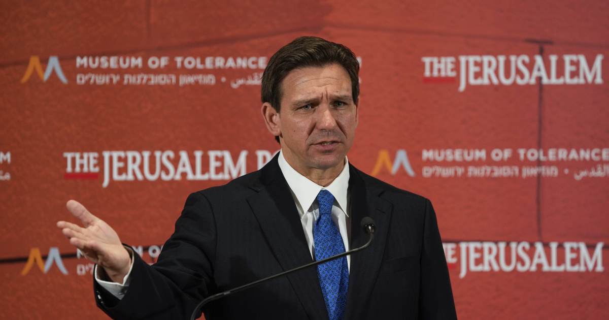 DeSantis Invites Kamala Harris to Florida Amid African American Curriculum 'Controversy' - Vimarsana News
