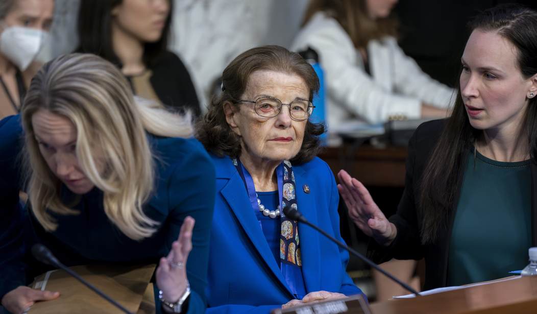 Feinstein Gives Power of Attorney to Her Daughter but Remains in the Senate