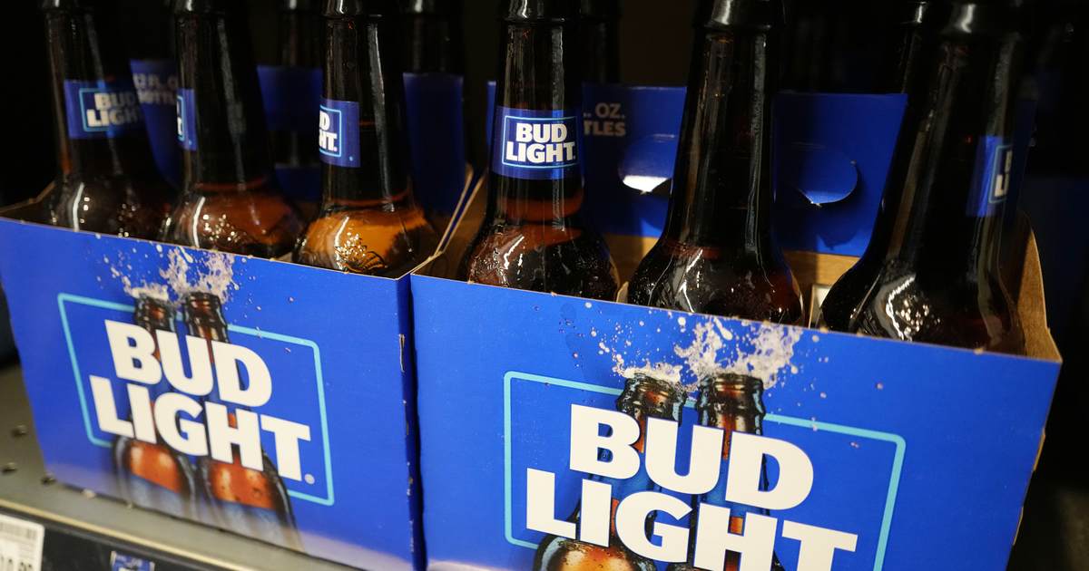 Bud Light: 'Please Drink Our Beer Again, You Oafish Hicks' - Vimarsana News