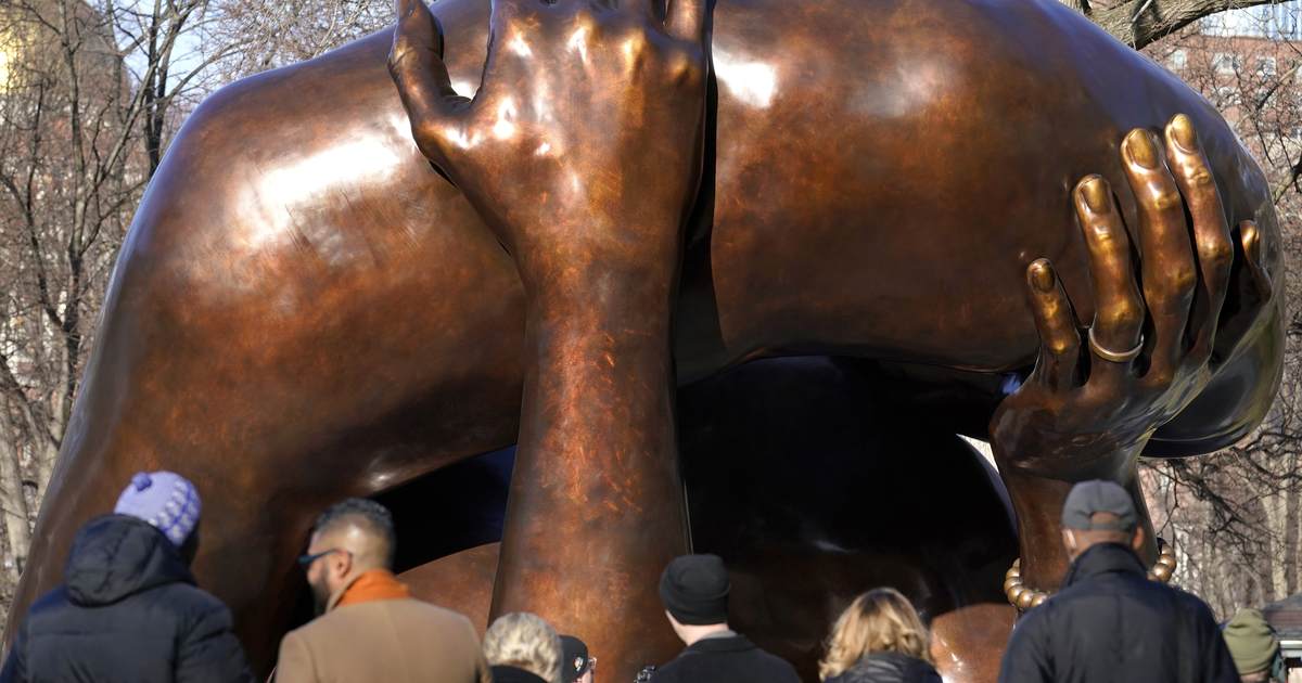 Black Actress: White People Can't Criticize Ugly New MLK Statue - Vimarsana News