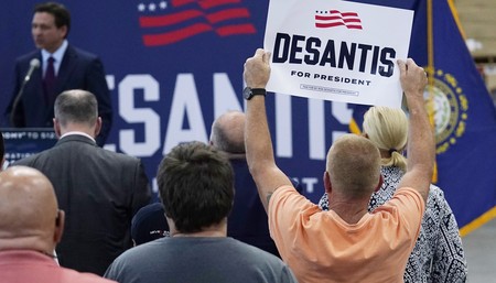 Governor DeSantis welcomed over 270 evacuated Floridians from Israel at airport