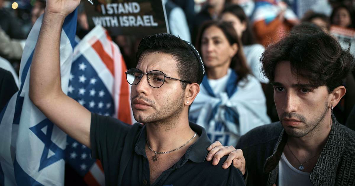 Now Playing: Hamas Supporters At LA Screening of Hamas Atrocities Act All Hamas-y - Vimarsana News