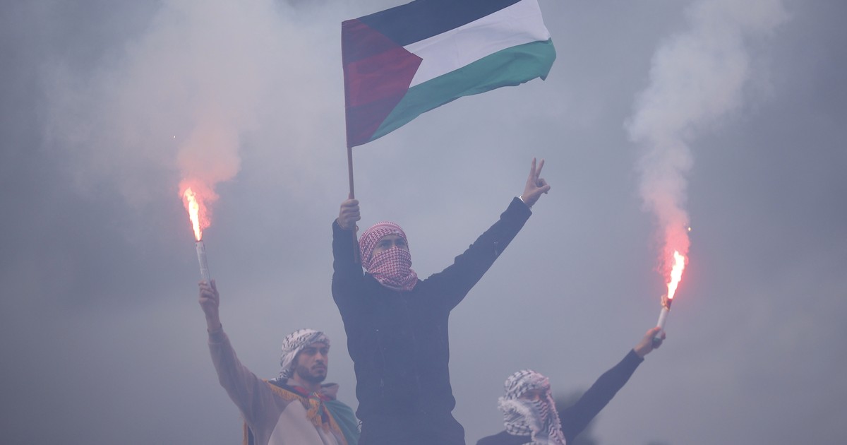 The New Hotness: Flying Palestinian Flag - Vimarsana News