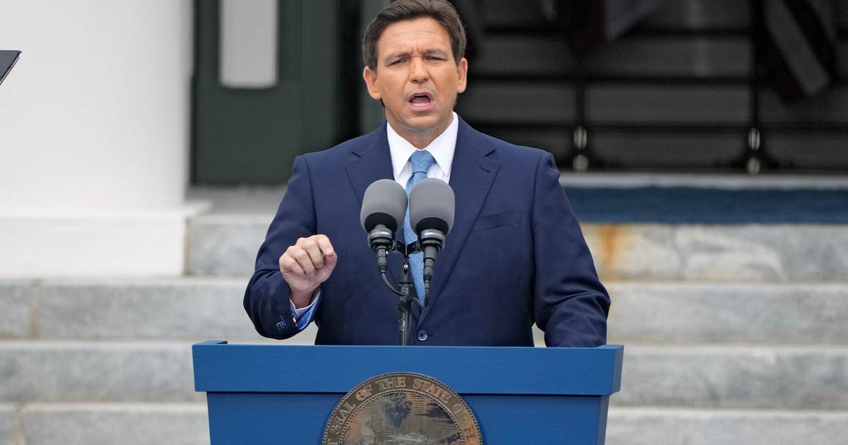 Ron DeSantis Moves to Revoke Licenses of 'Drag Queen Christmas' Venues, Groomers Hardest Hit - Vimarsana News