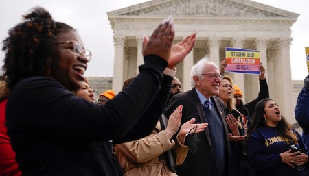 This Thanksgiving Be More Like Bernie Around the Dinner Table