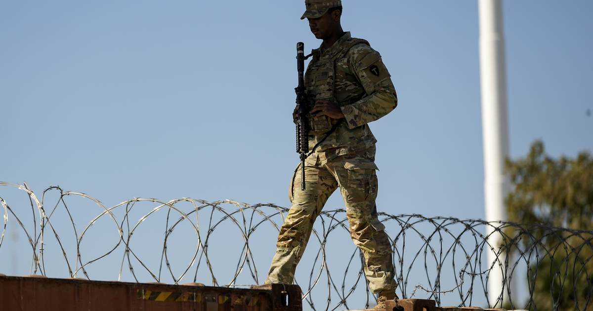 Out: Illegal Crossings at Eagle Pass, Texas In: Arizona and California - Vimarsana News