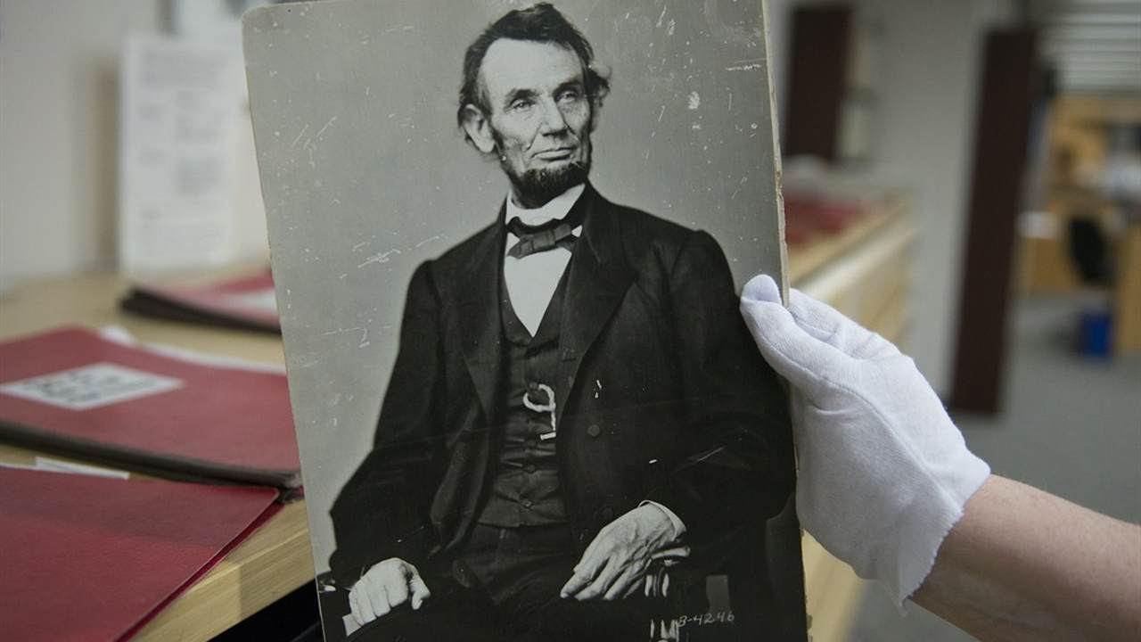 Boston Kneels to the Outrage Mob and Removes Its Abraham Lincoln Statue - Vimarsana News
