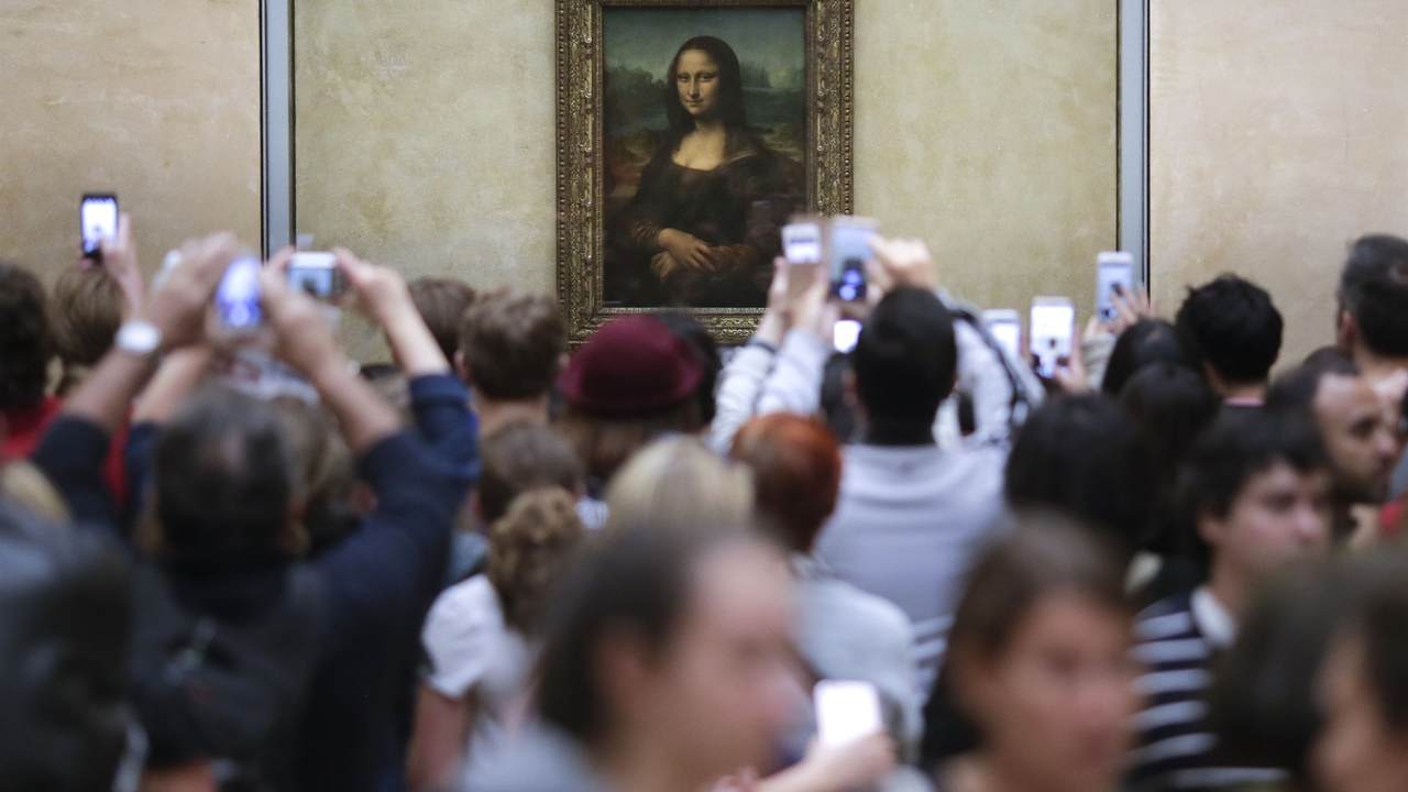 Why a Man Dressed as an Old Lady Tried to Destroy the Mona Lisa