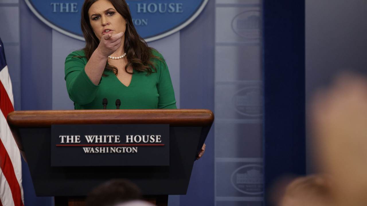 Sarah Huckabee Sanders Ends Piegate Gives April Ryan A Homemade Pie