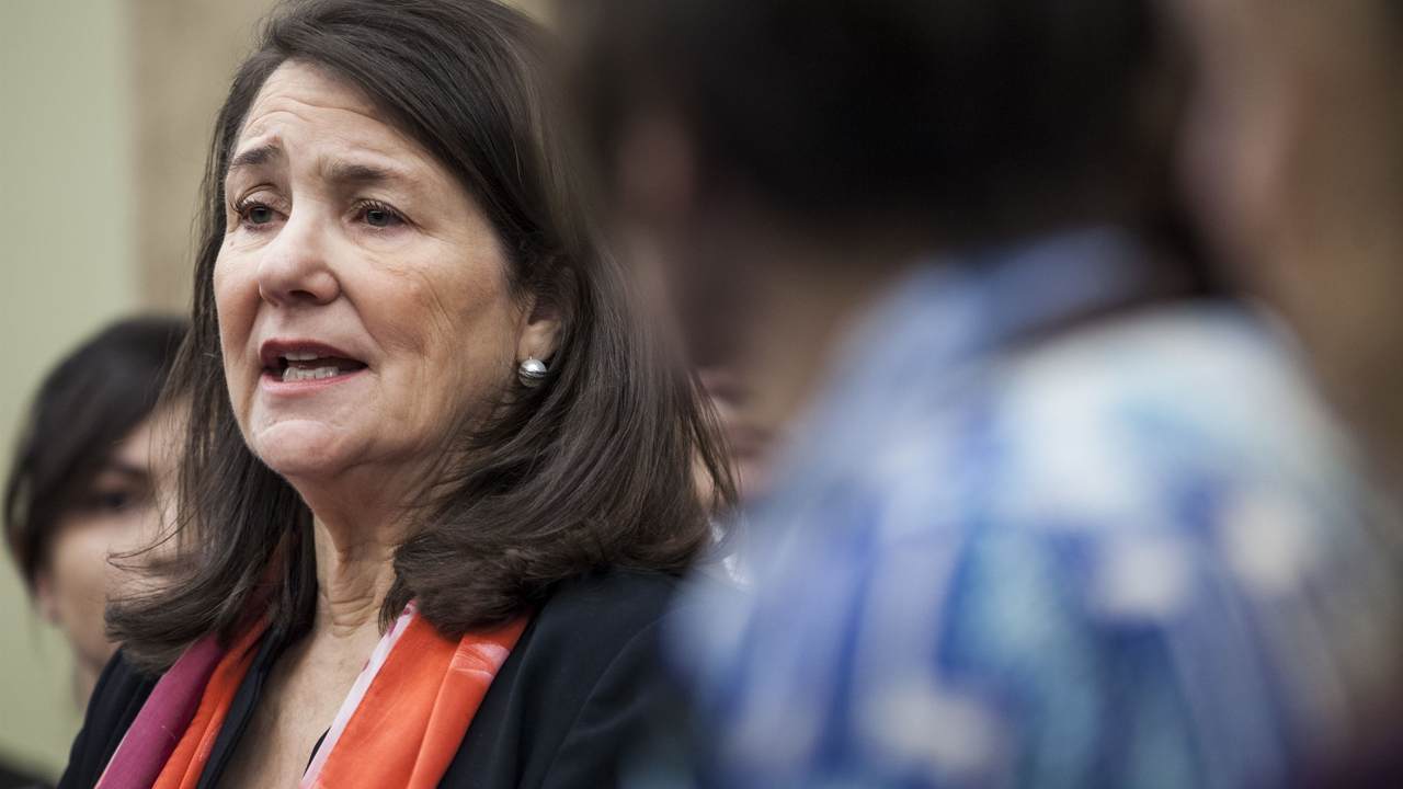The 'Handshake' Photo Taken Down at a Congressional Hearing - Vimarsana News