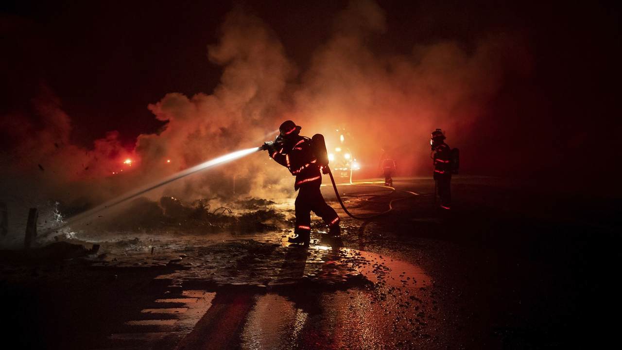 A Firefighter in California Was Fatally Shot At The Scene of a Blaze - Vimarsana News