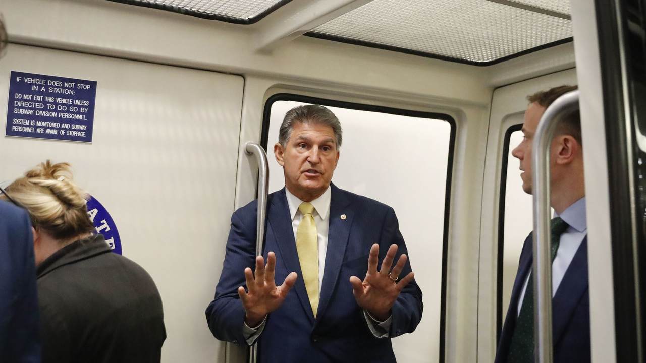 Manchin Throws Cold Water on Democrats' Hopes of Passing HR 1