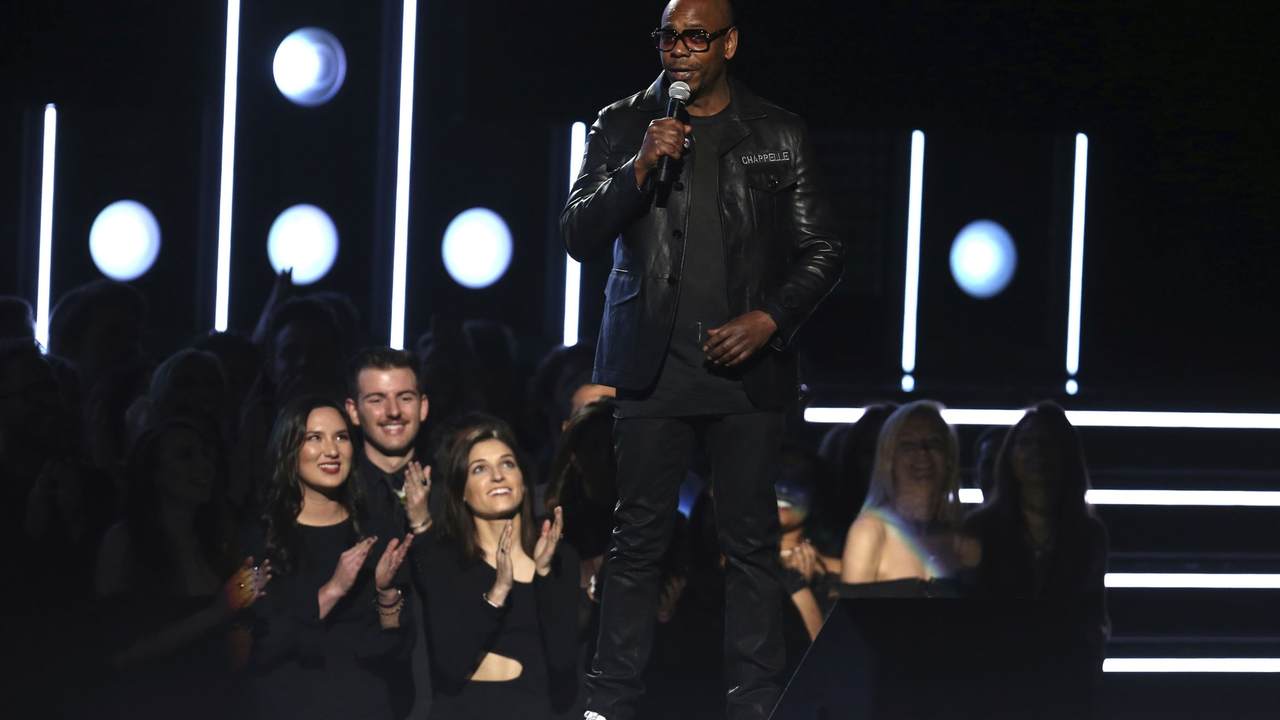 Liberals Frothing with Rage Over Dave Chappelle's Latest Stand-Up Special - Vimarsana News