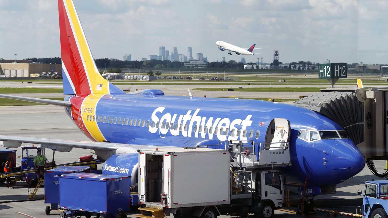 Reports: Mass Flight Cancellations After Federal Workers Protest Biden's Vaccine Mandate - Vimarsana News