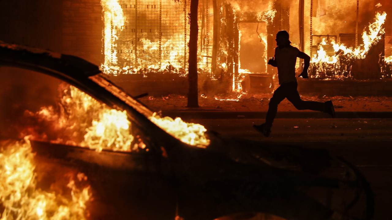 Twitter's New Rule on Posting Images and Videos Is Exactly What Rioters Want