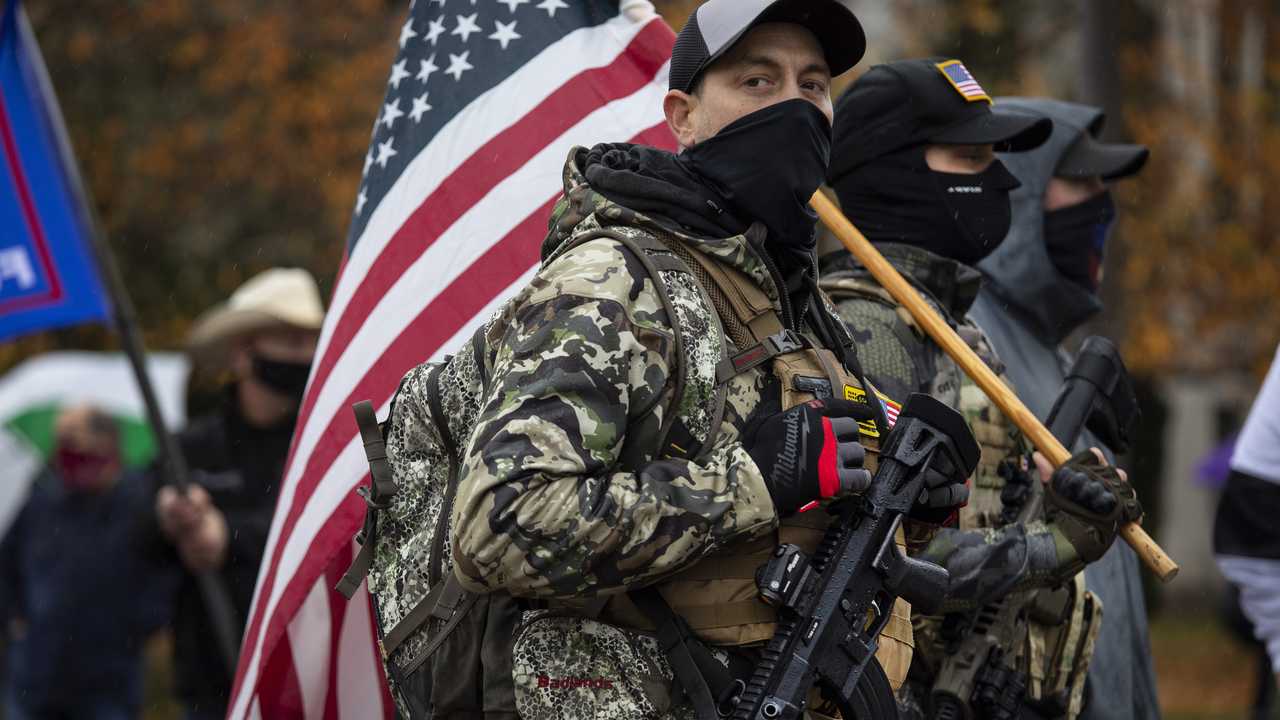 Anti-Lockdown Crowd Clashes with Police at Oregon State Capitol, Police Declare Unlawful Assembly - Vimarsana News