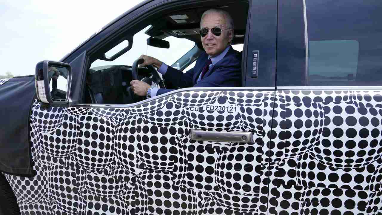 Riffed from the Headlines: Biden Threatens Reporters' Lives While He Oils the Gears for Putin - Vimarsana News