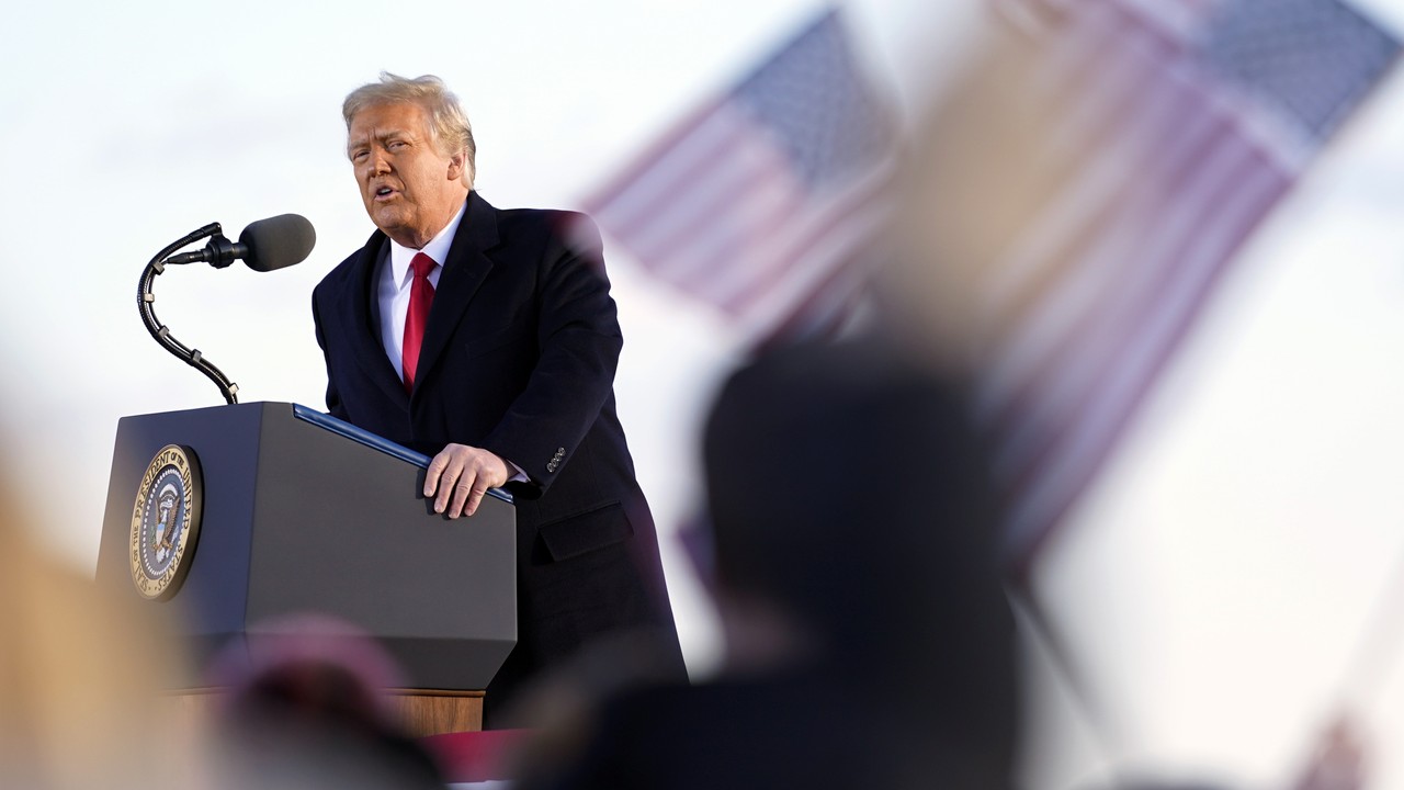 Two Yankee Fans Unveiled a Trump Banner...And It Didn't End Well - Vimarsana News