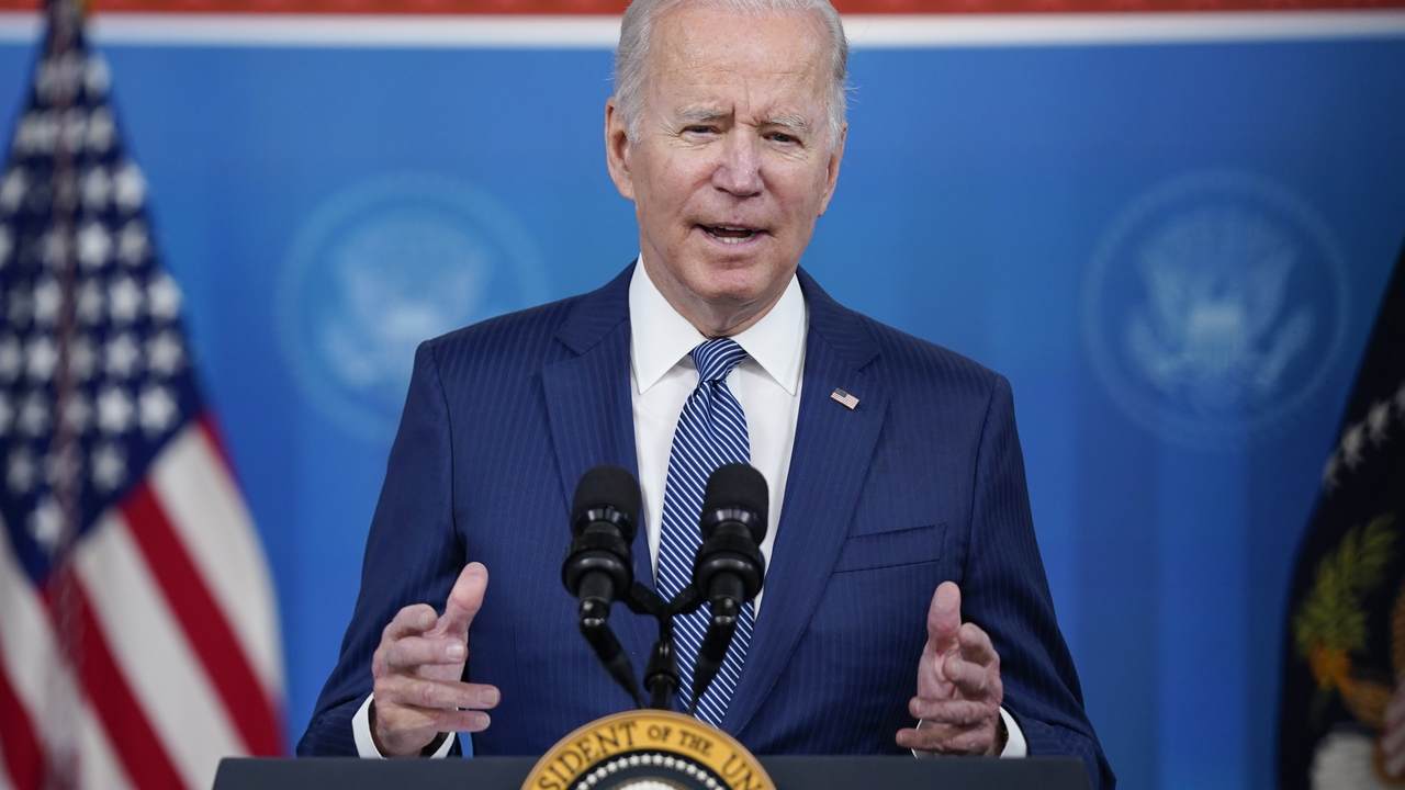 Experts Sound Off: Biden's Plan to Tap Strategic Oil Reserve Won't Help Americans - Vimarsana News