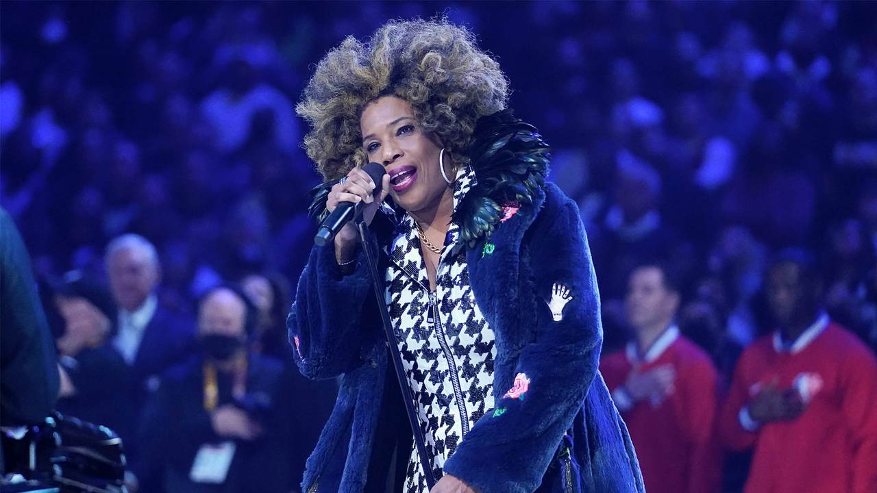 Is Macy Gray a Coward for Walking Back Transgender Comments? - Vimarsana News