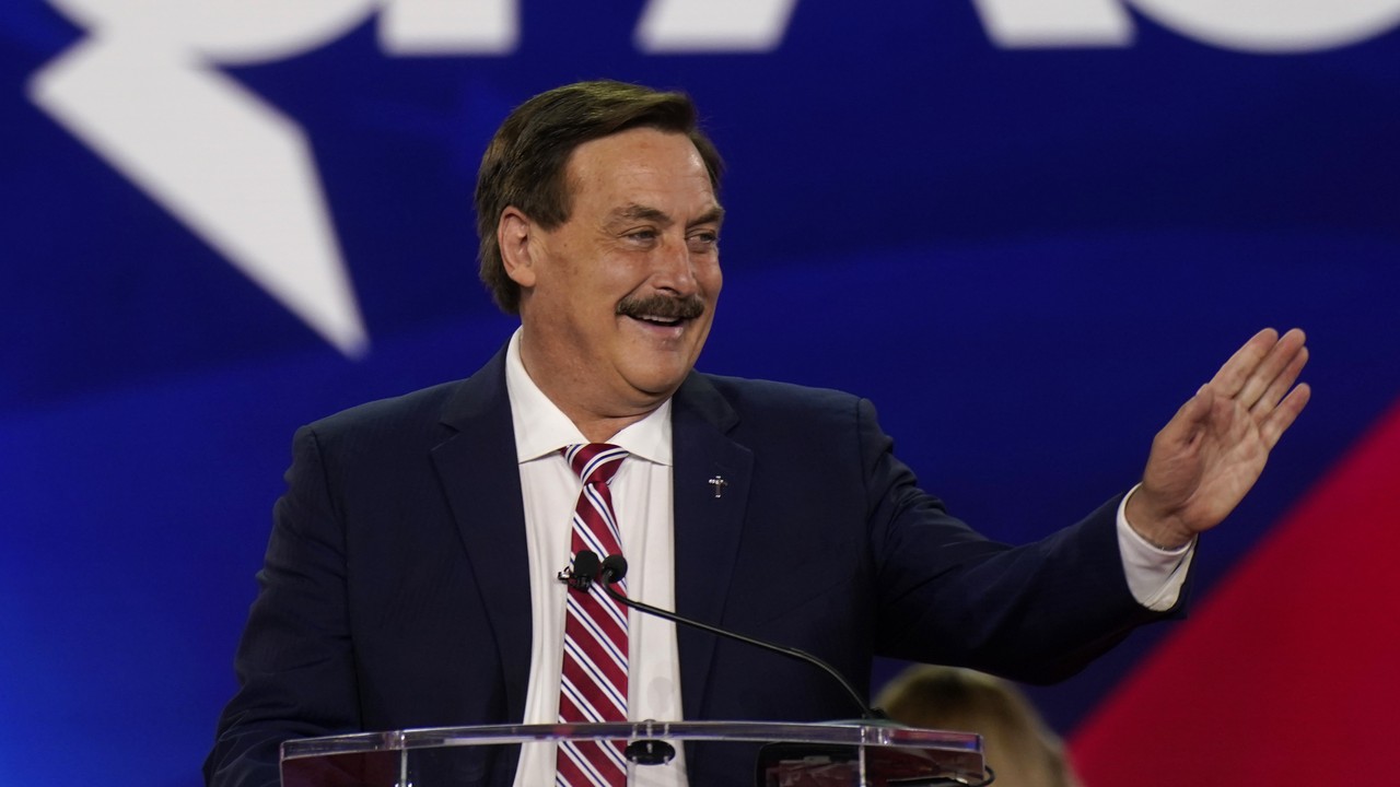 Why FBI Agents Jumped MyPillow's Mike Lindell at a Hardee's Drive-Thru - Vimarsana News