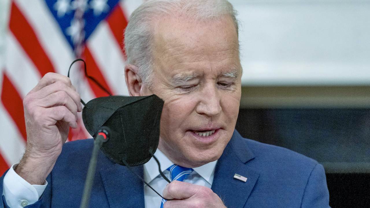 Flights Erupt in Cheers After Biden's Mask Mandates Are Struck Down